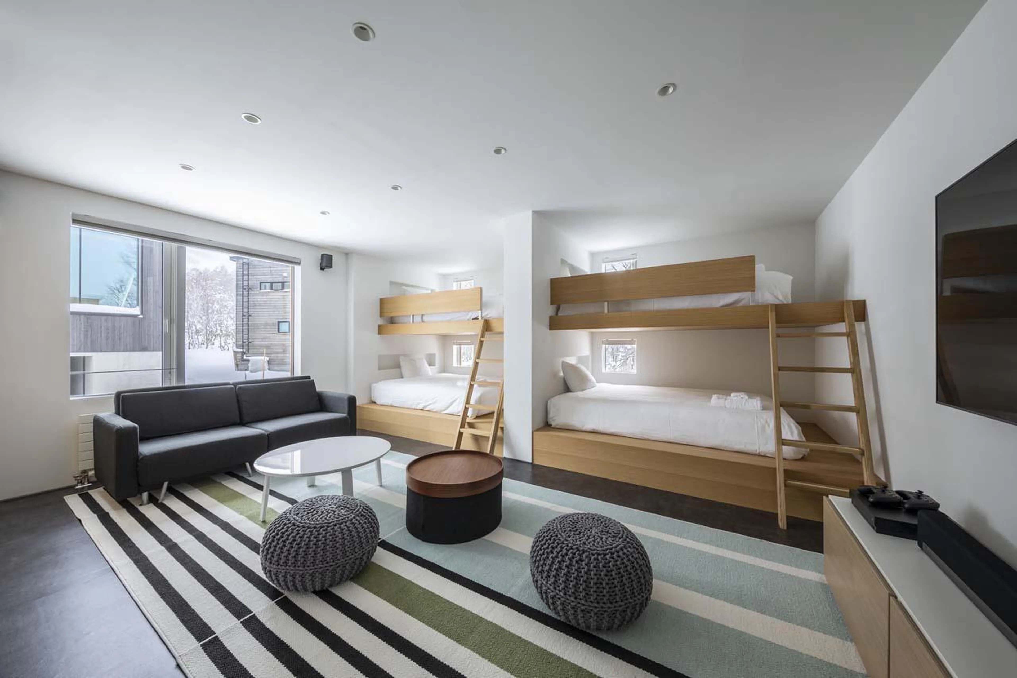 Bunk bedroom accommodating four children with en-suite bathroom at Silver Dream in Niseko