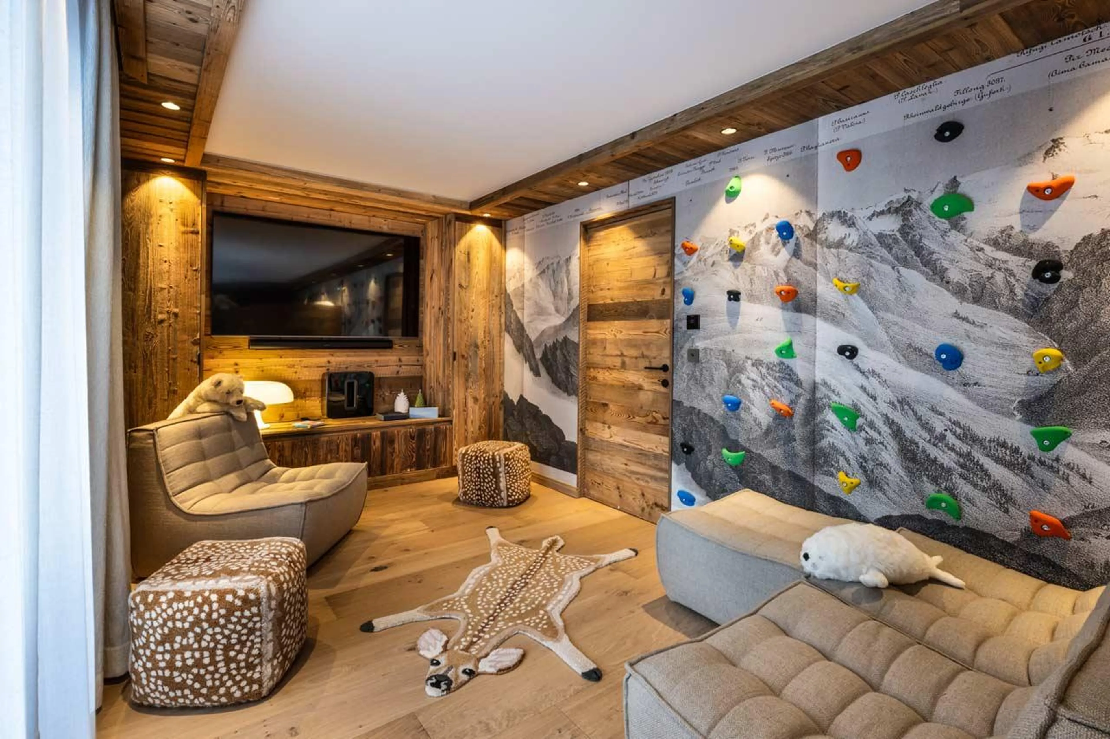 Play and tv area Silverstone Altitude 7 in Val d'Isere