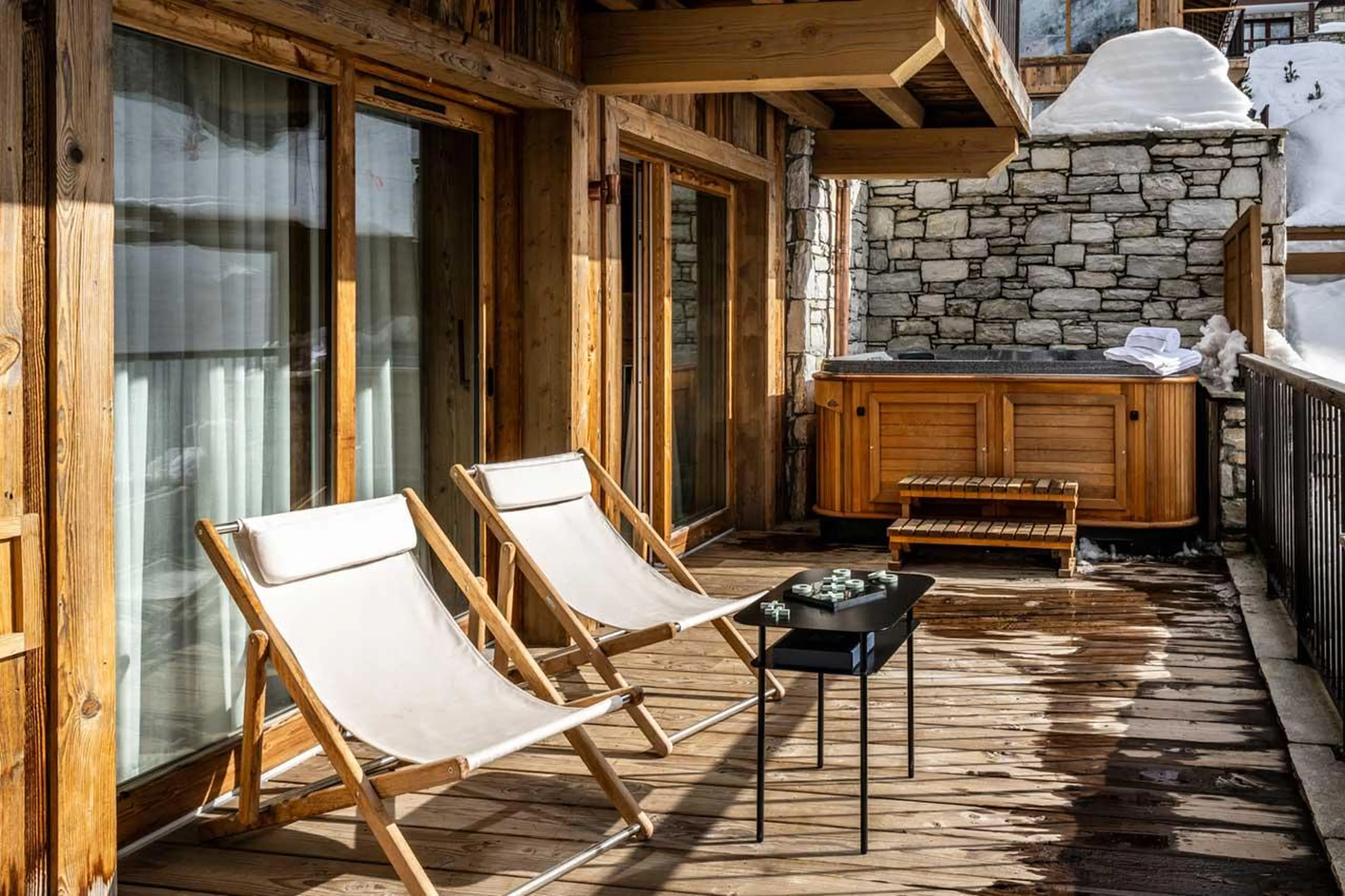 Outdoor hot tub at Silverstone Altitude 7 in Val d'Isere