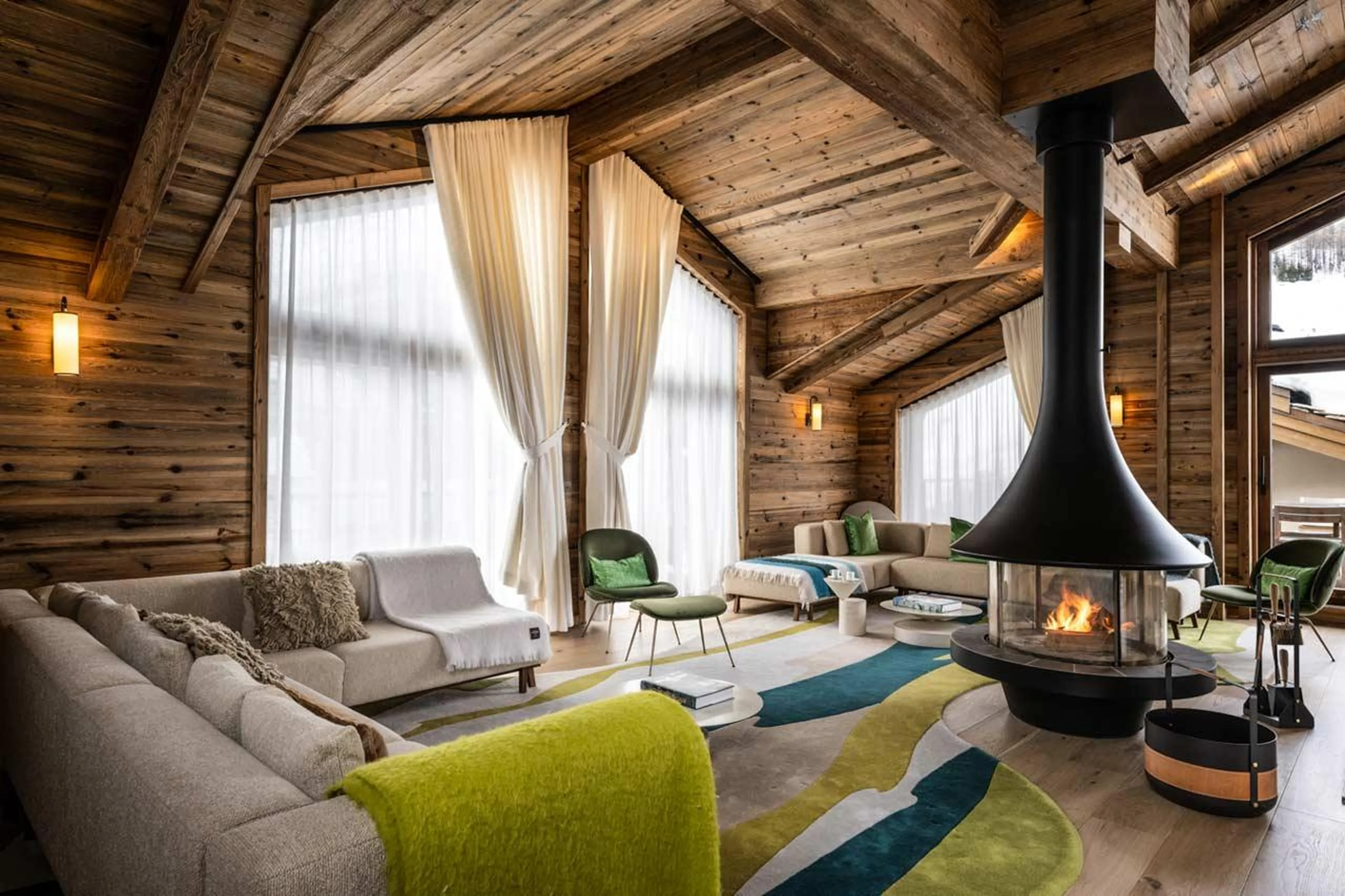 Bright and warm atmosphere at Silverstone Altitude 7 in Val d'Isere