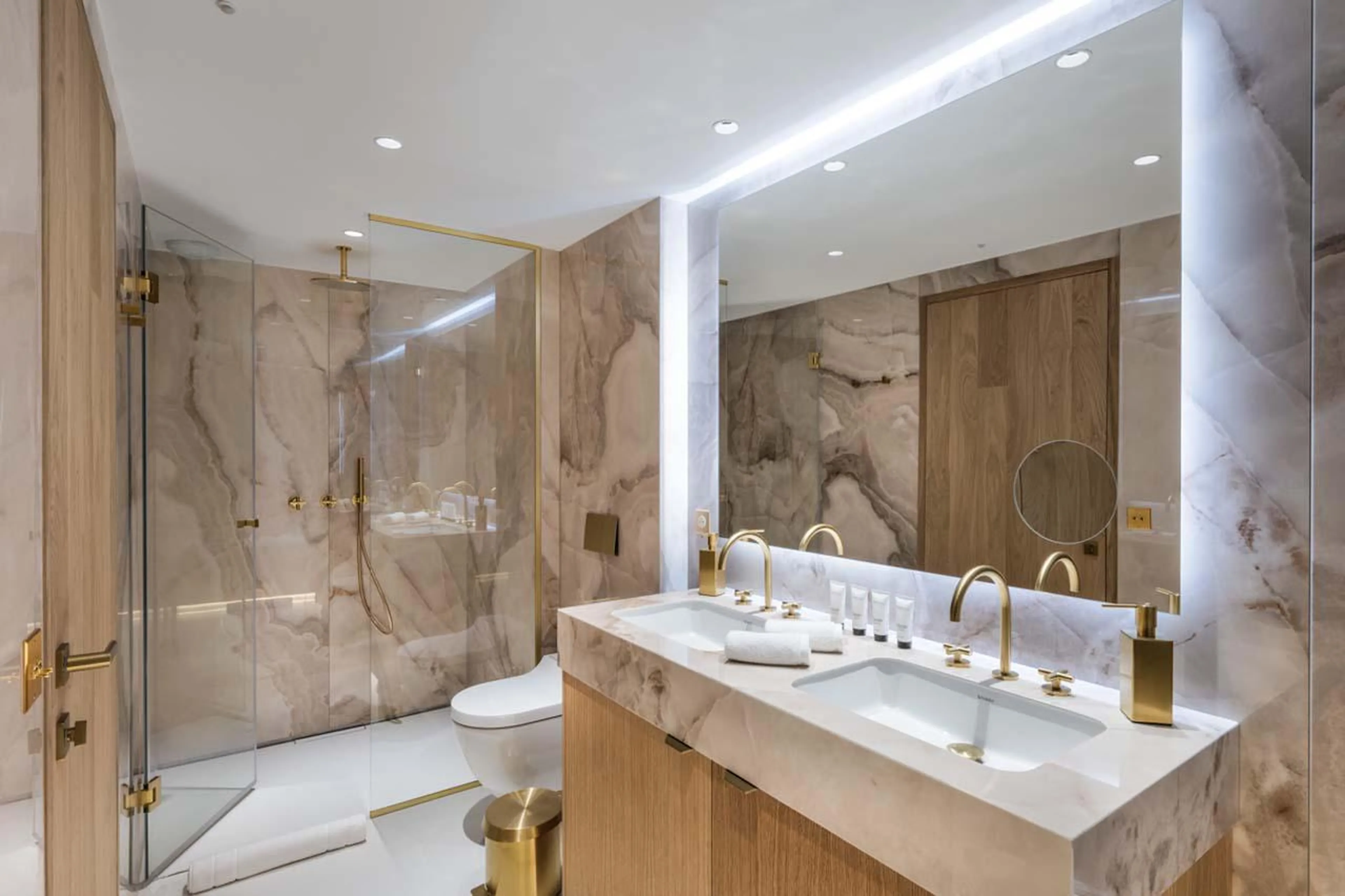 En-suite bathroom at Silverstone Lodge 5 in Val d'Isere