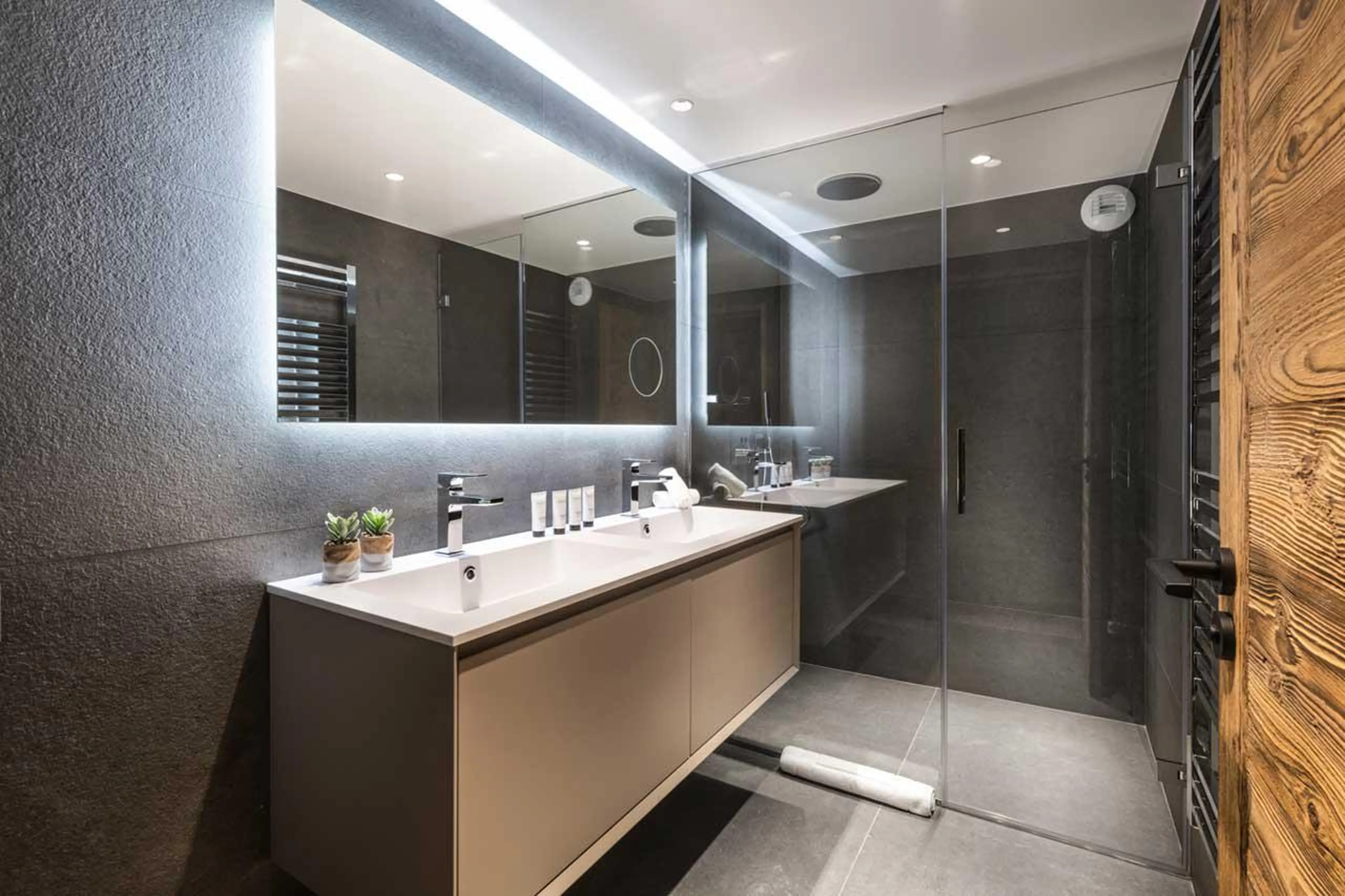En-suite shower room one at Silverstone Lodge 2 in Val d'Isere