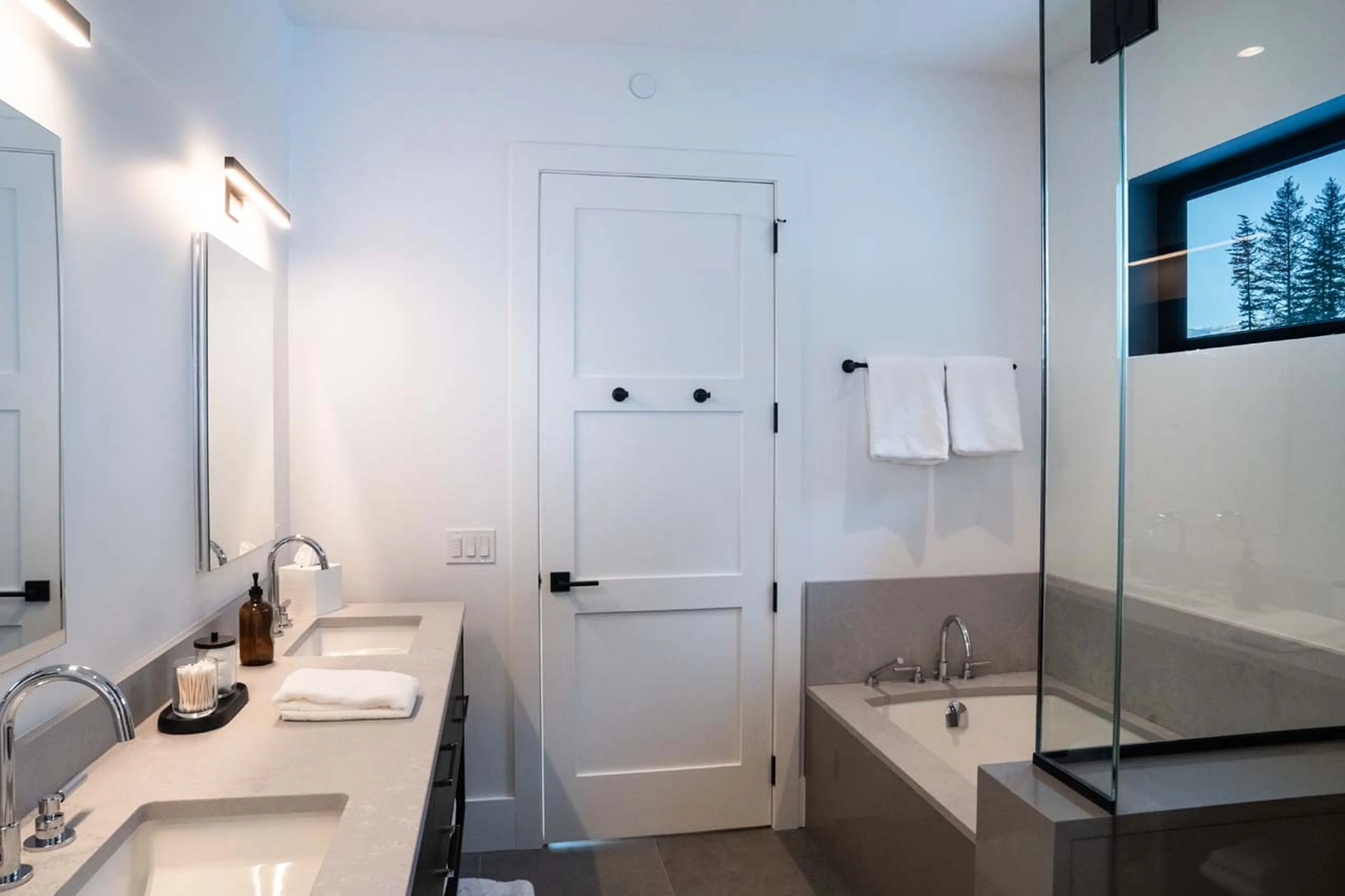 En-suite bathroom in Sitka Spruce Mountain, Revelstoke