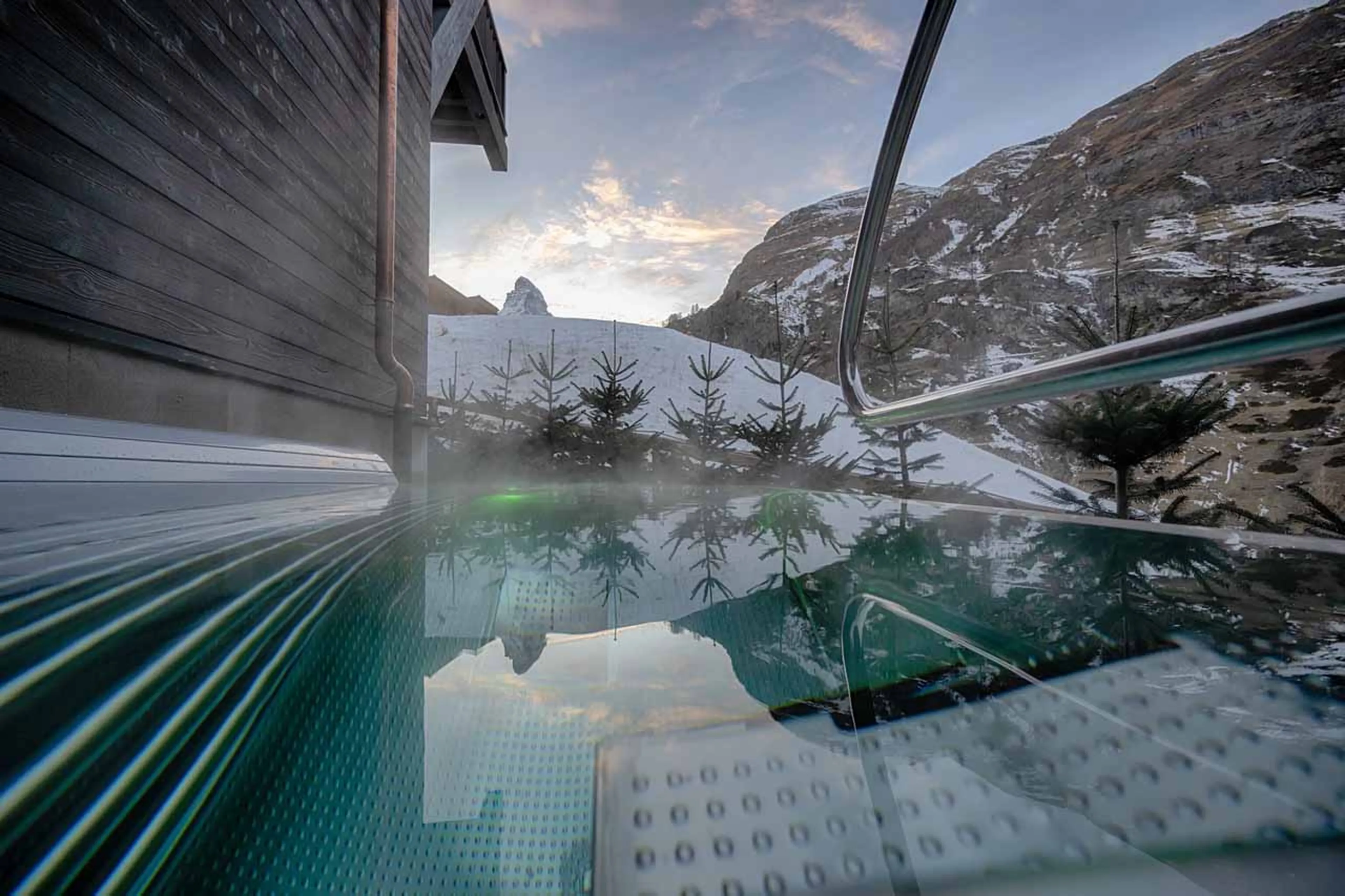 Hot tub at Tete Blanche Lodge in Zermatt