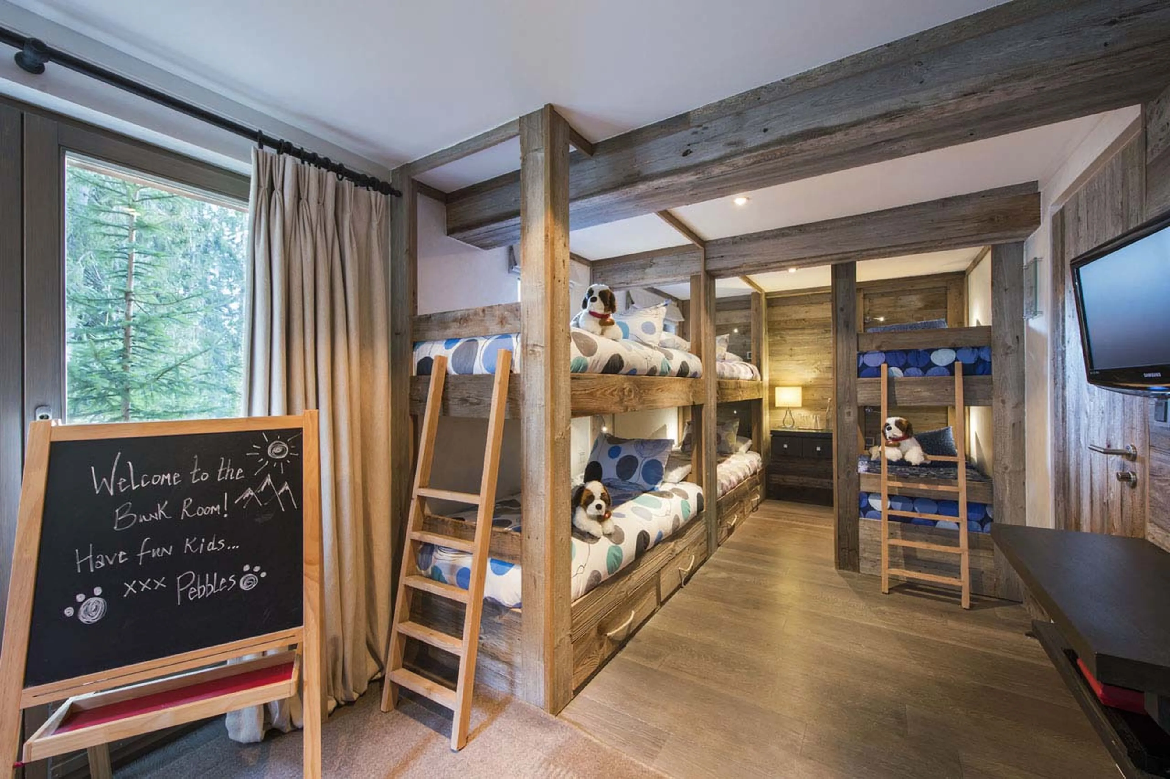 Bunk bedroom on second floor of he Lodge in Verbier