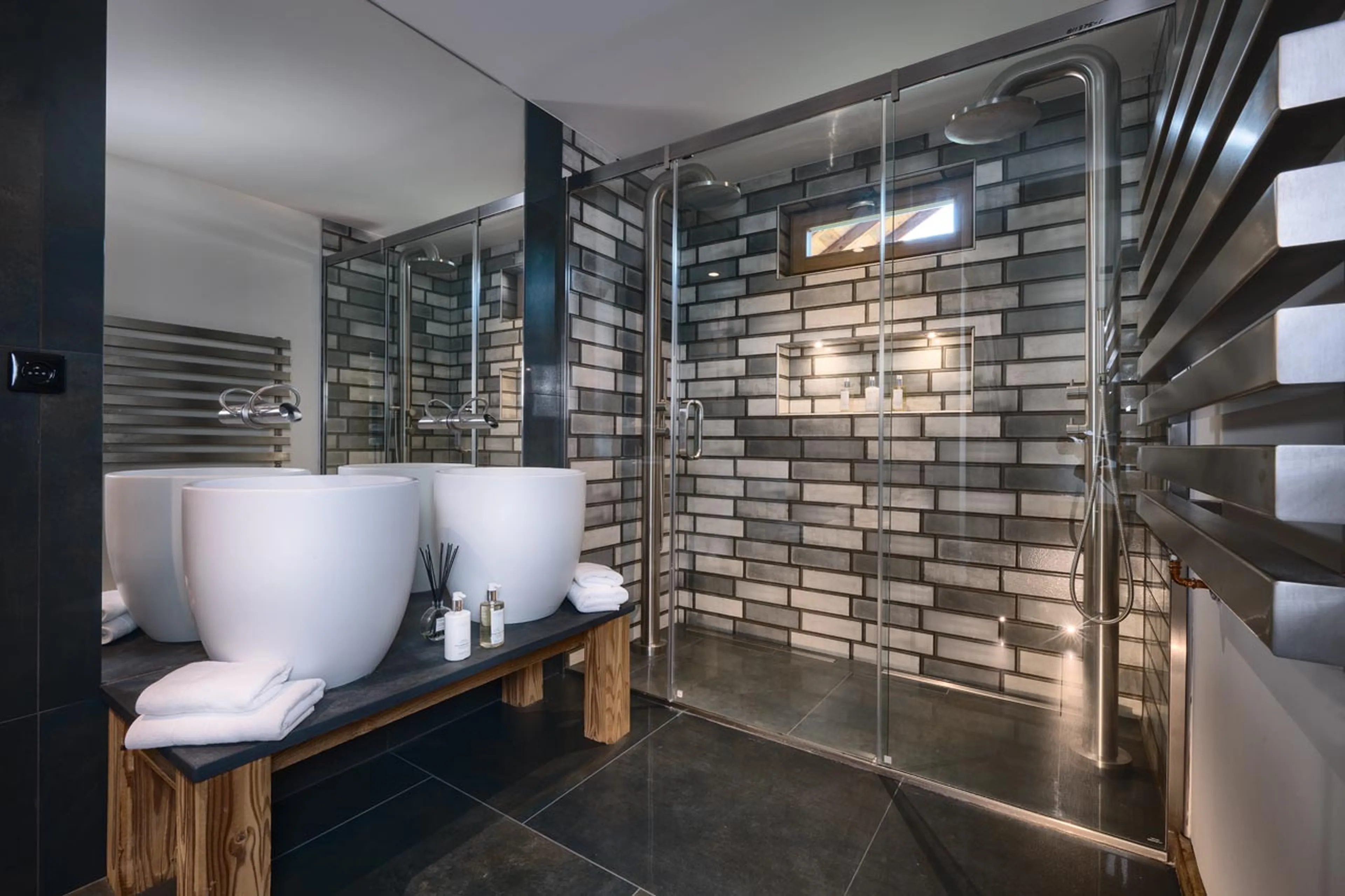 En-suite double shower at The Old Macaroni in Morzine