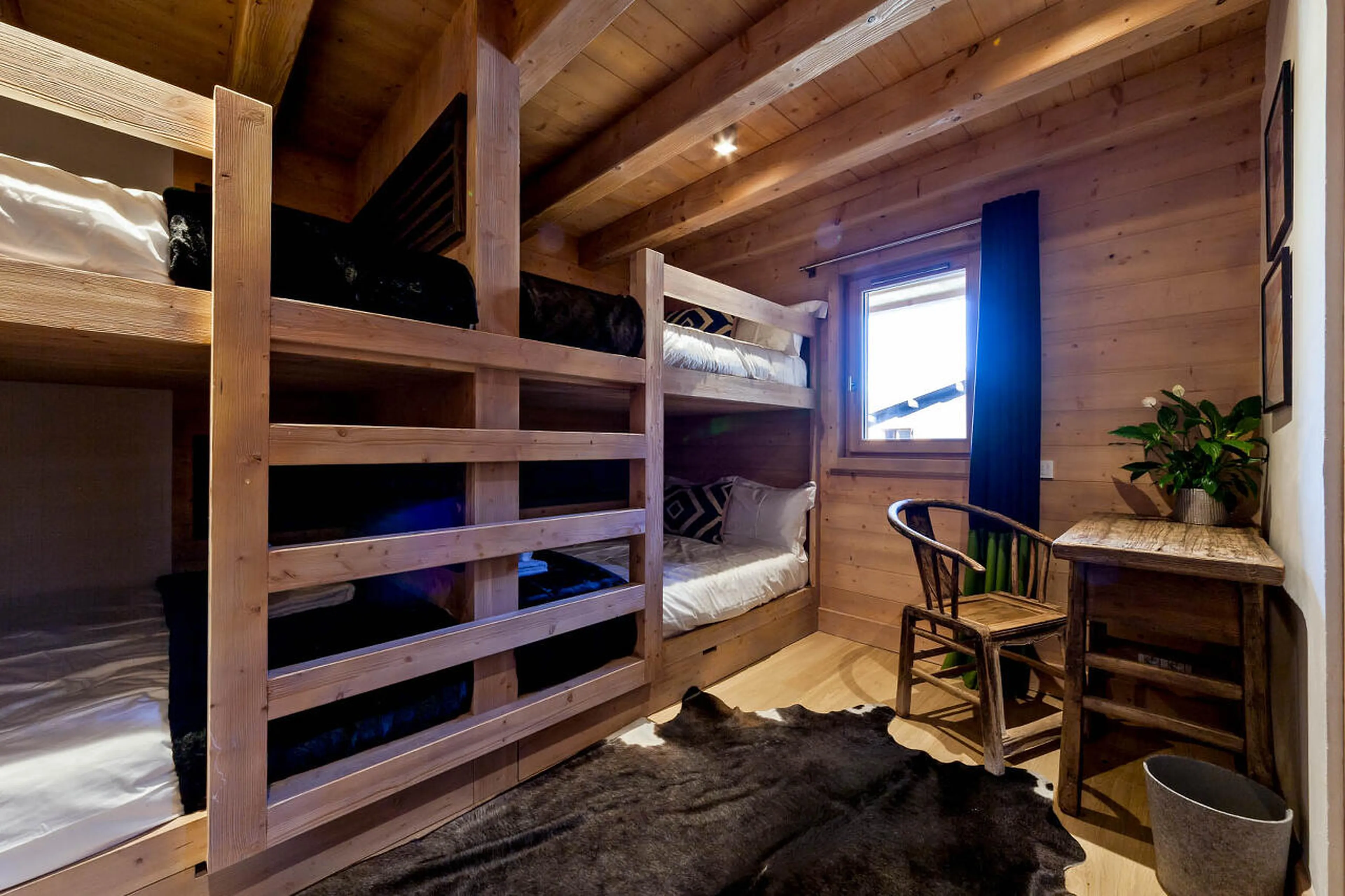 Full size double bunk beds for four in The Penthouse, Les Gets