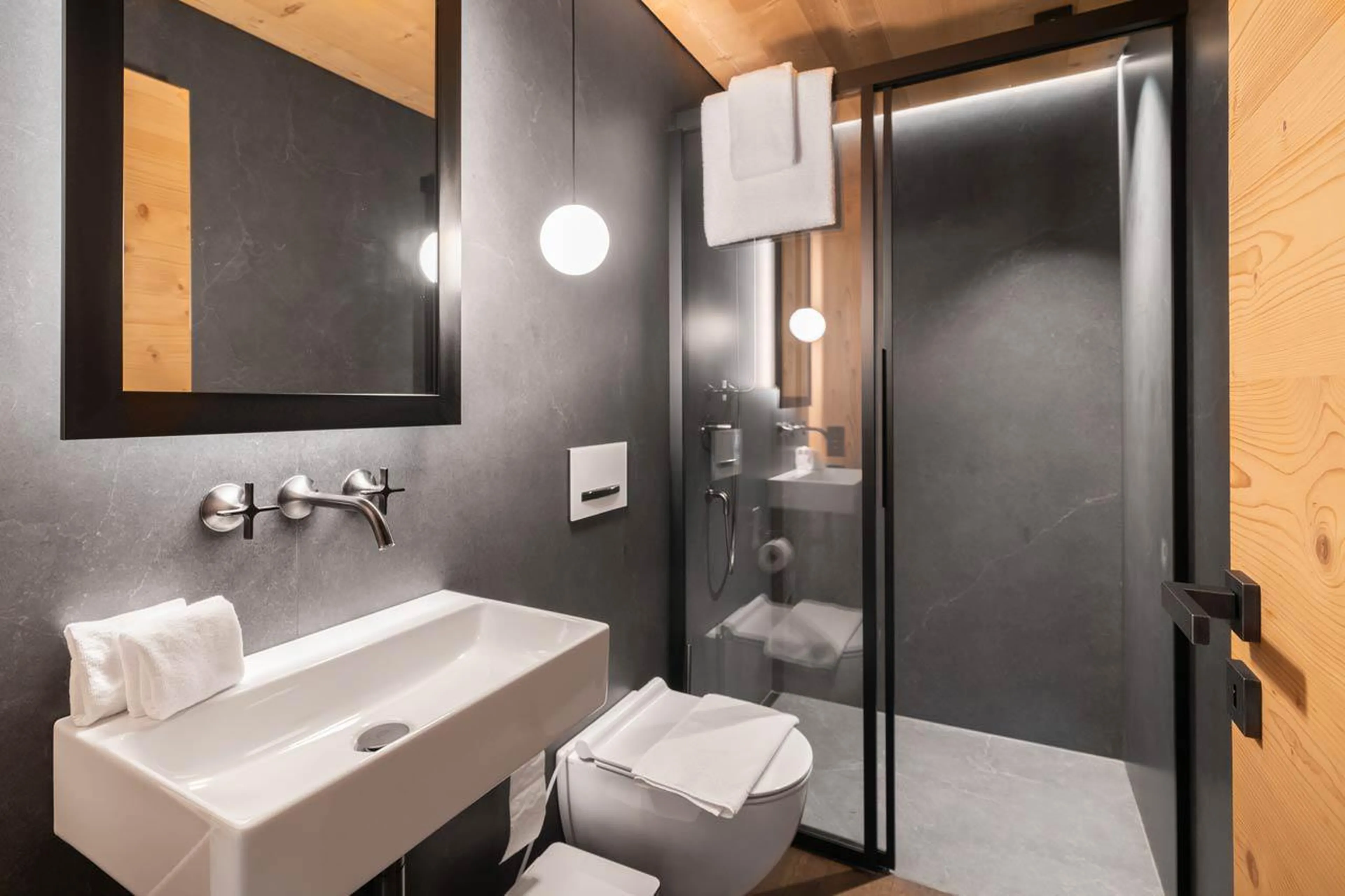 Shared shower room situated next to the bedroom at Apartment Eggli in Gstaad