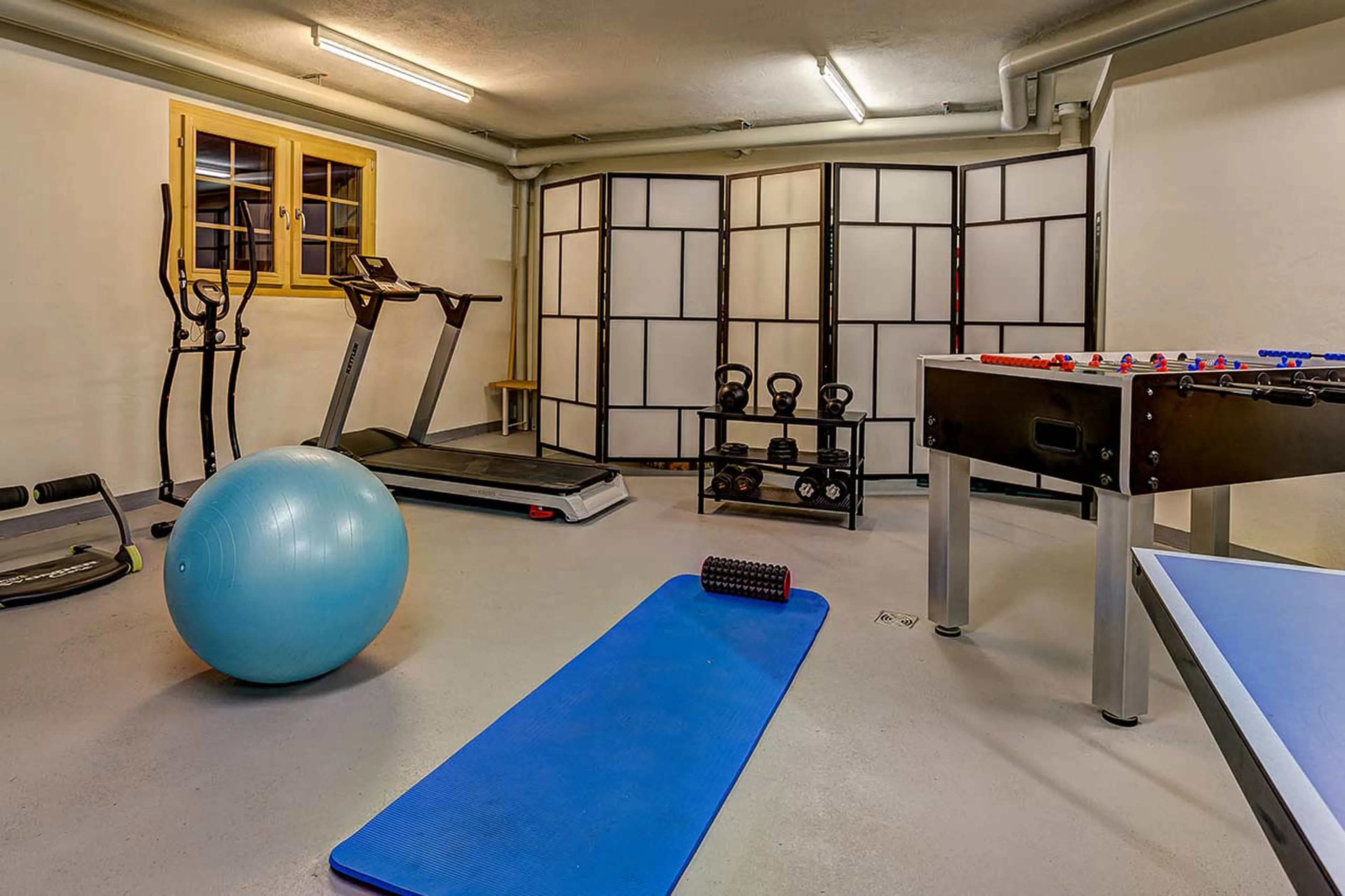 Games room and gym at Tivoli Lodge in Davos