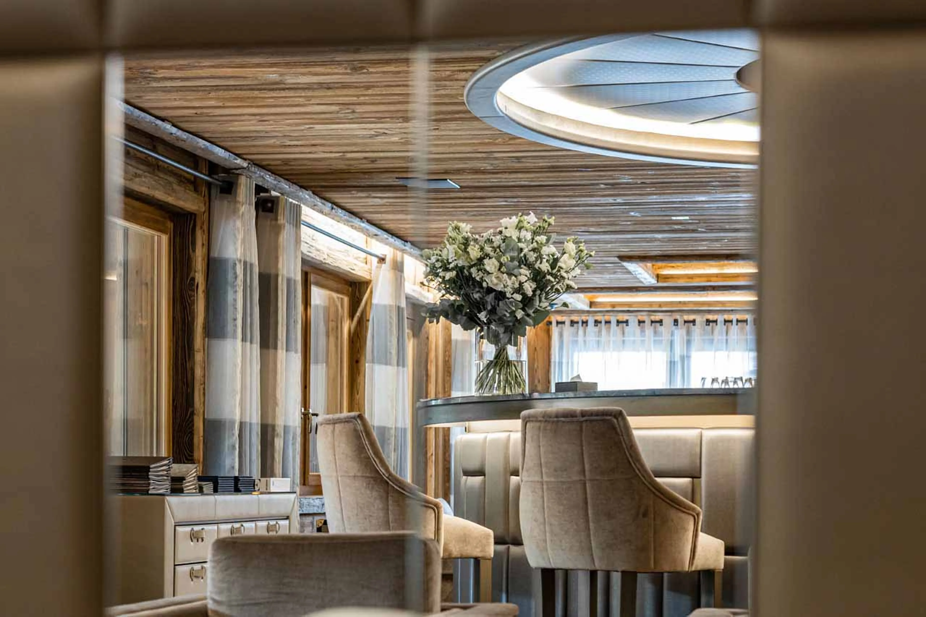 Lobby lounge bar at Ultima Gstaad Residence