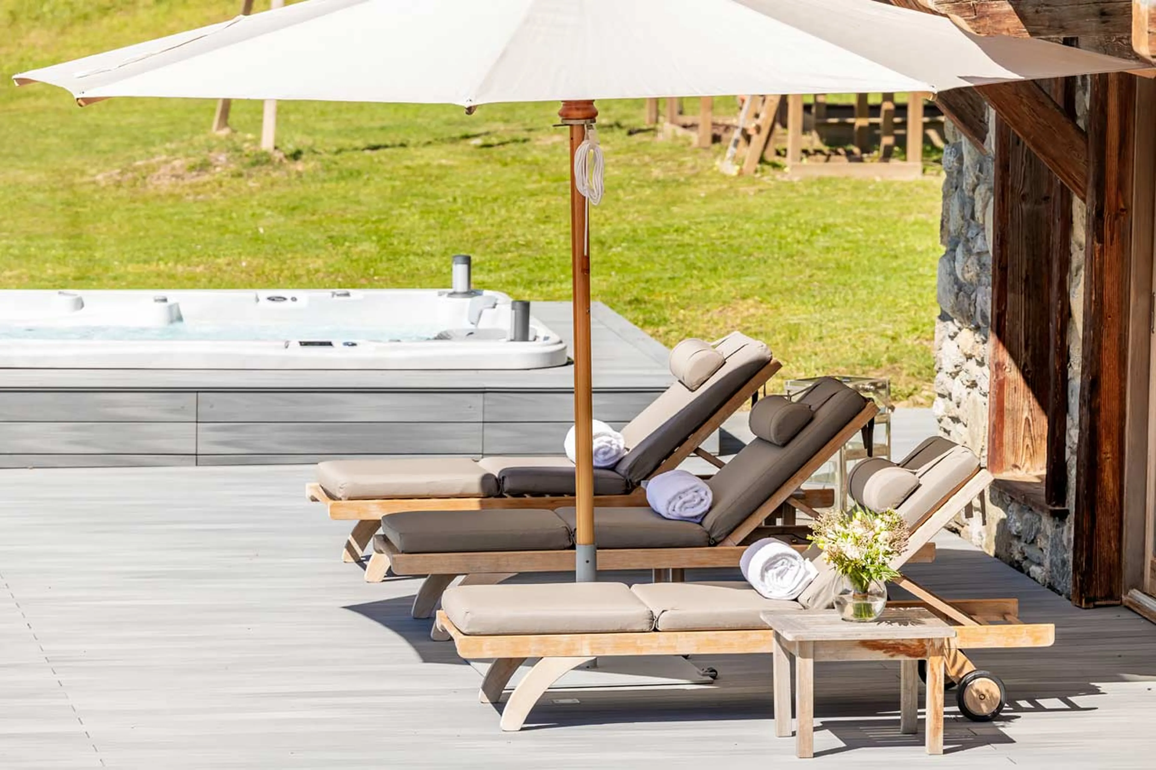 Sun beds and Jacuzzi at Ultima Megeve