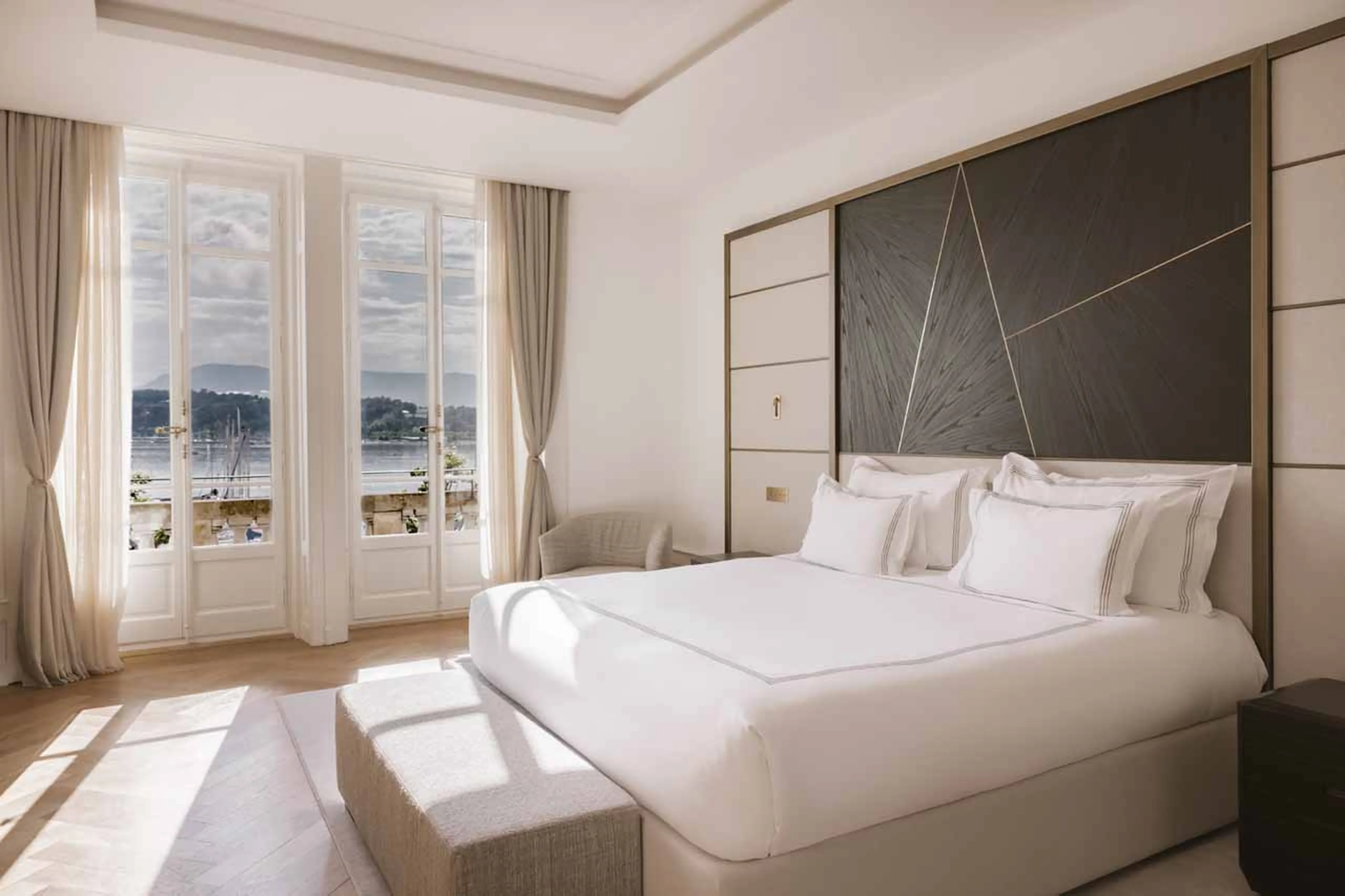 Double bedroom at Ultima Quai Wilson Six Bedroom Duplex Residence in Geneva