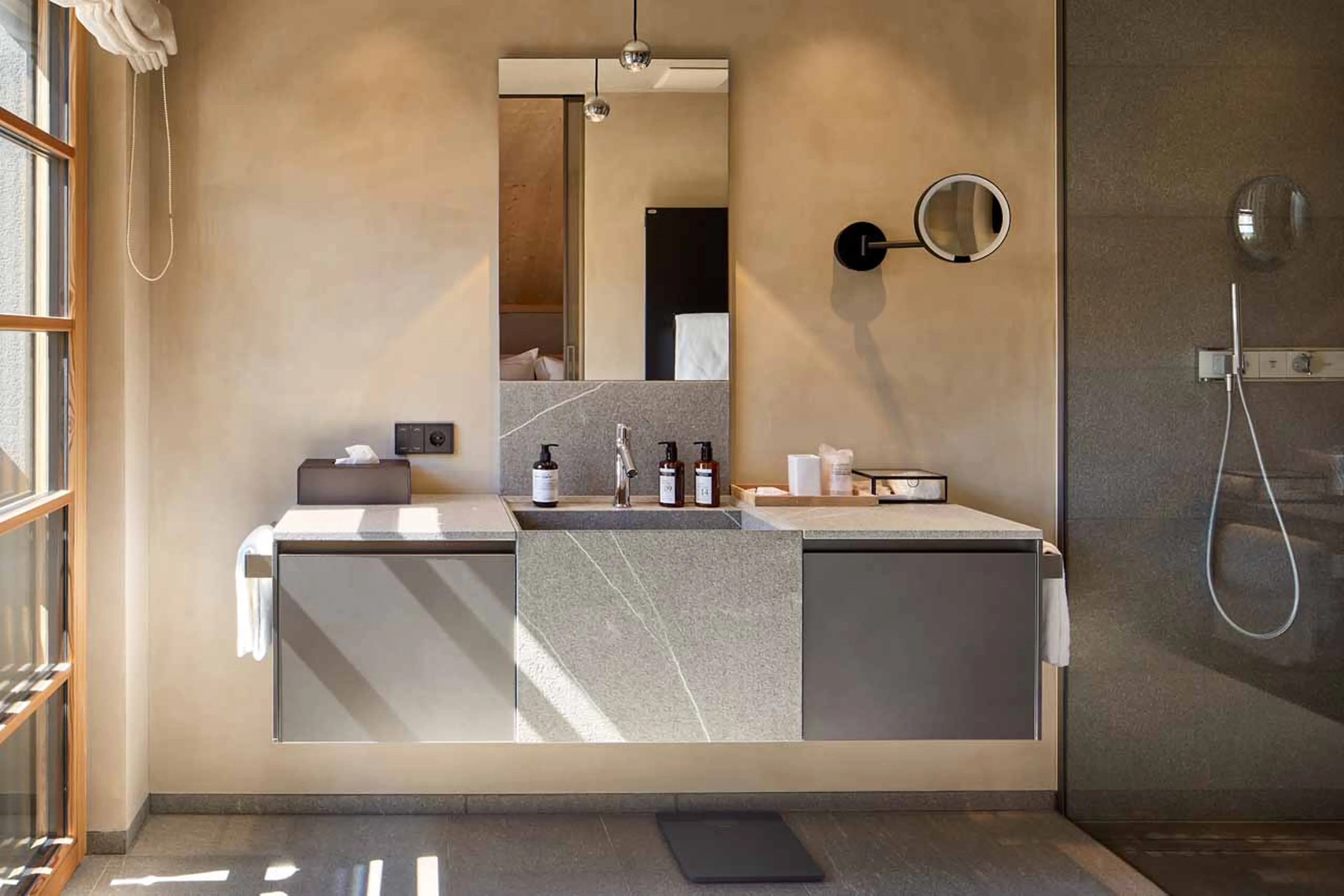 En-suite bathroom at  Villa al Sole 401 in Alta Badia