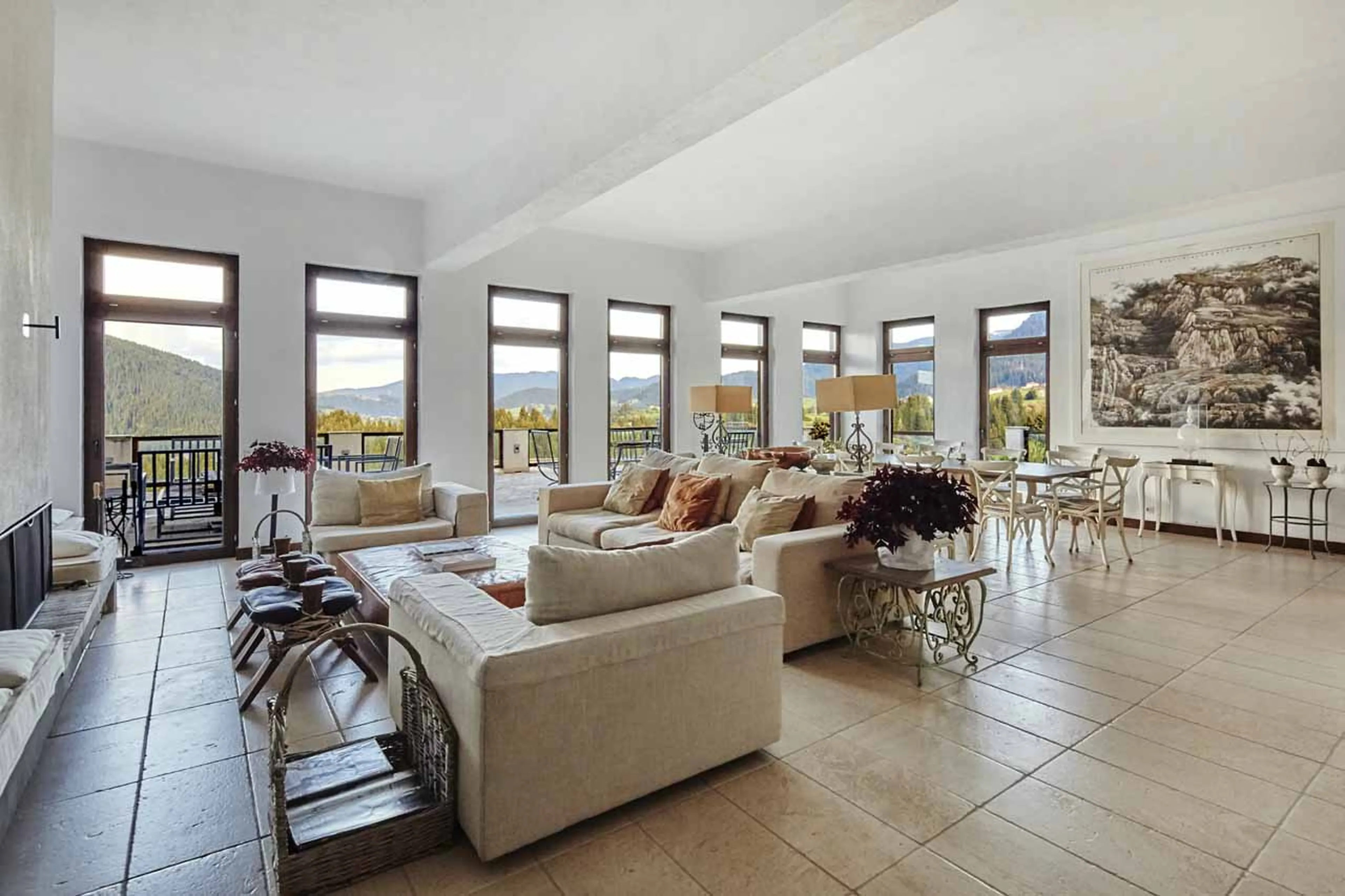 Open plan living & dining area at Villa Gella in the Rhodope Mountains