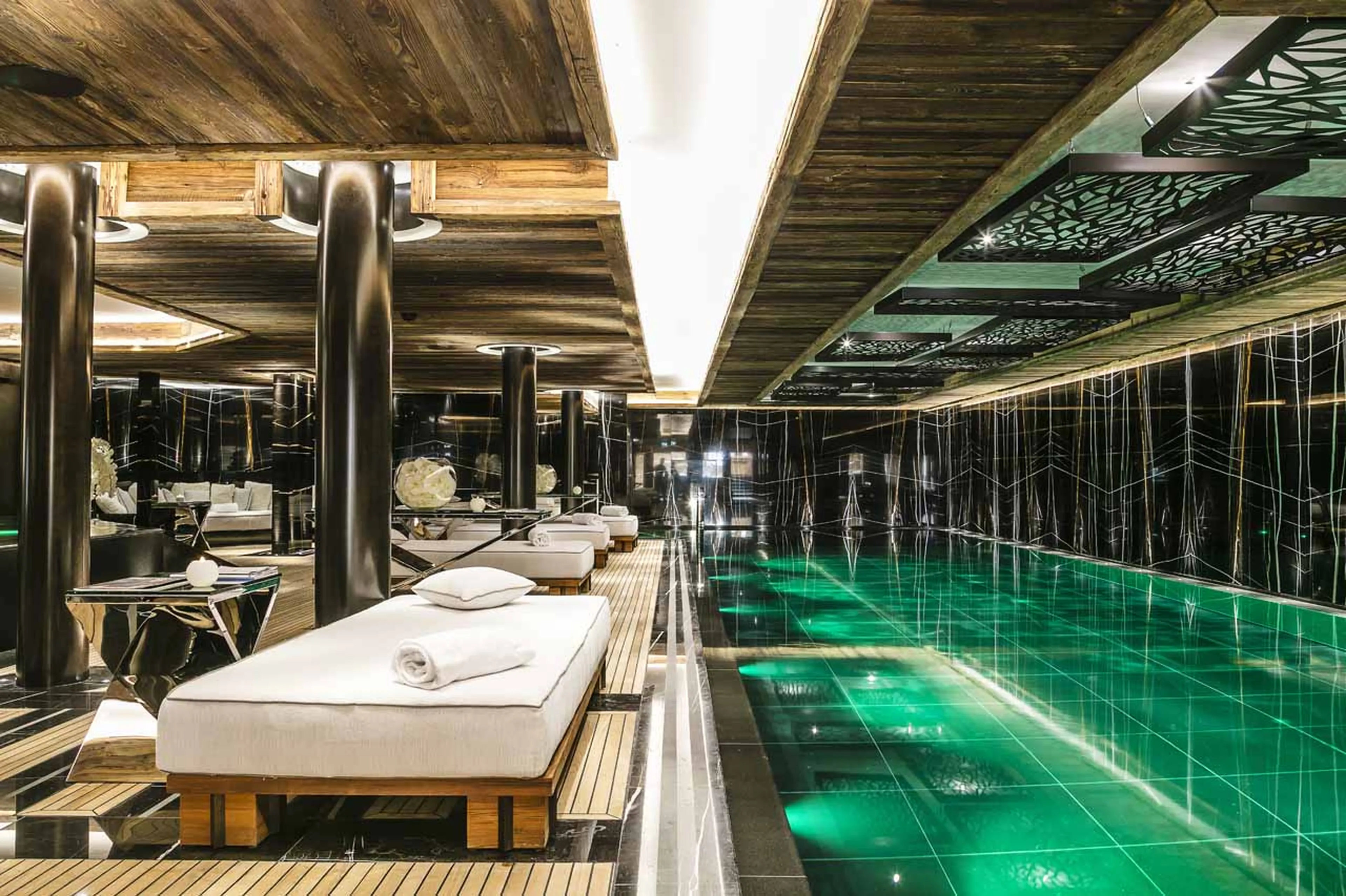Swimming pool spa in Ultima Gstaad