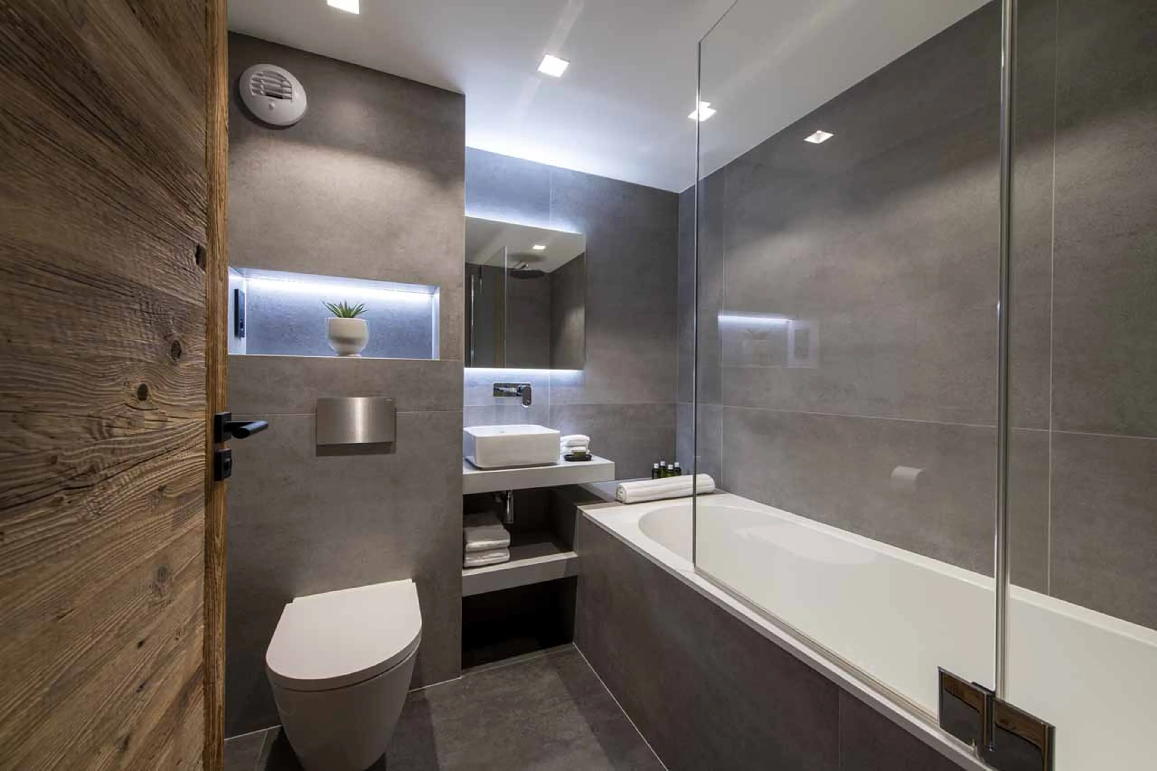 Guest bathroom at ZEMS Lodge in Morzine