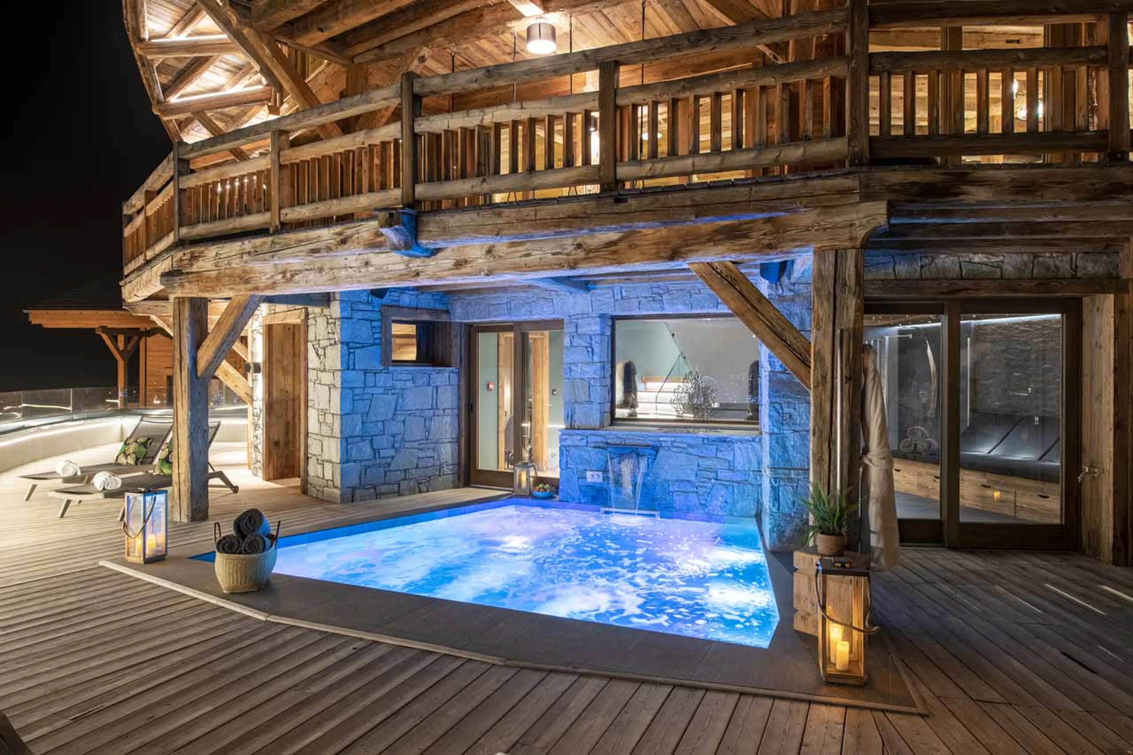 Swim spa at night at ZEMS Lodge in Morzine