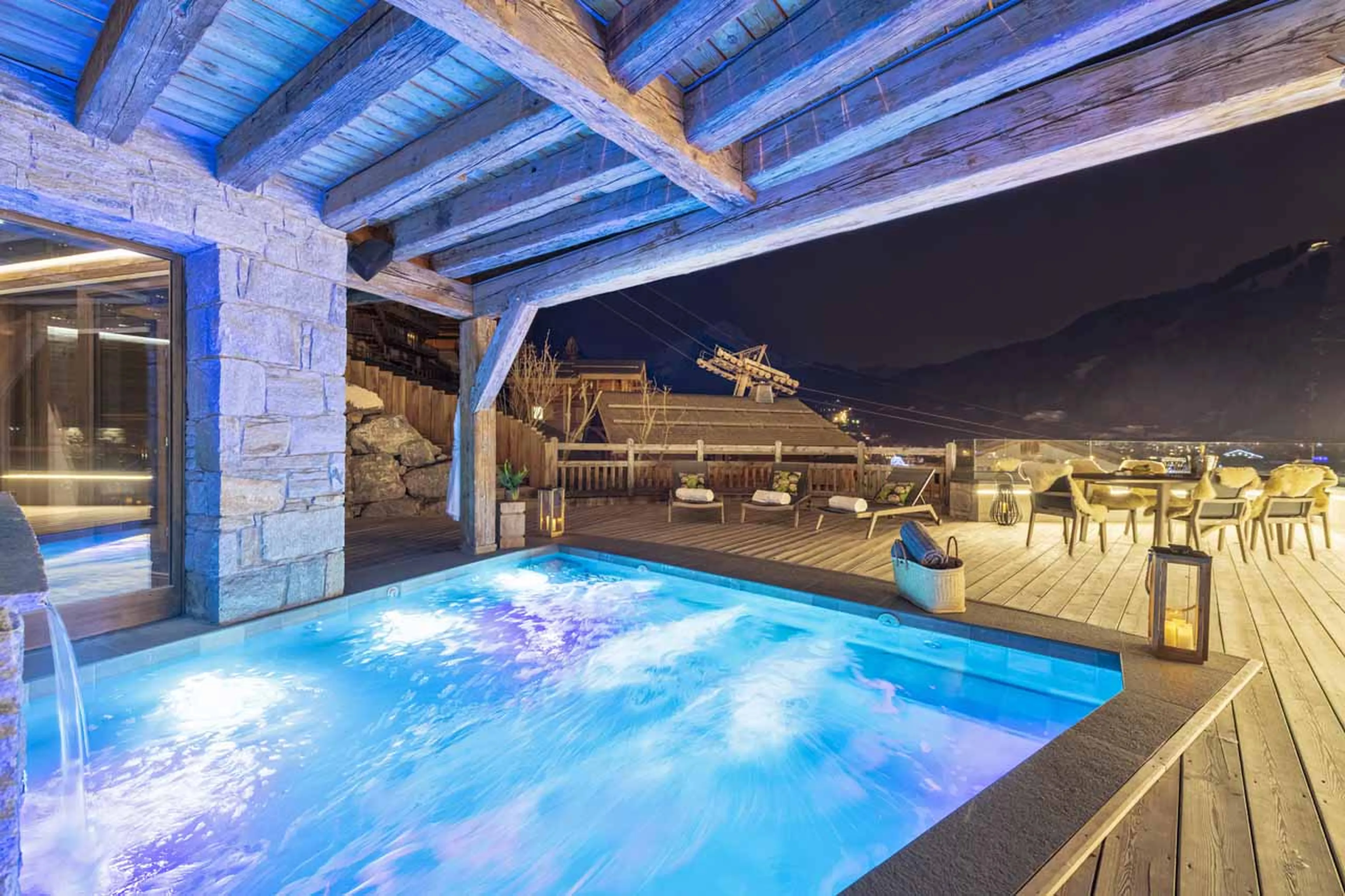 Swim spa jacuzzi at night at ZEMS Lodge in Morzine