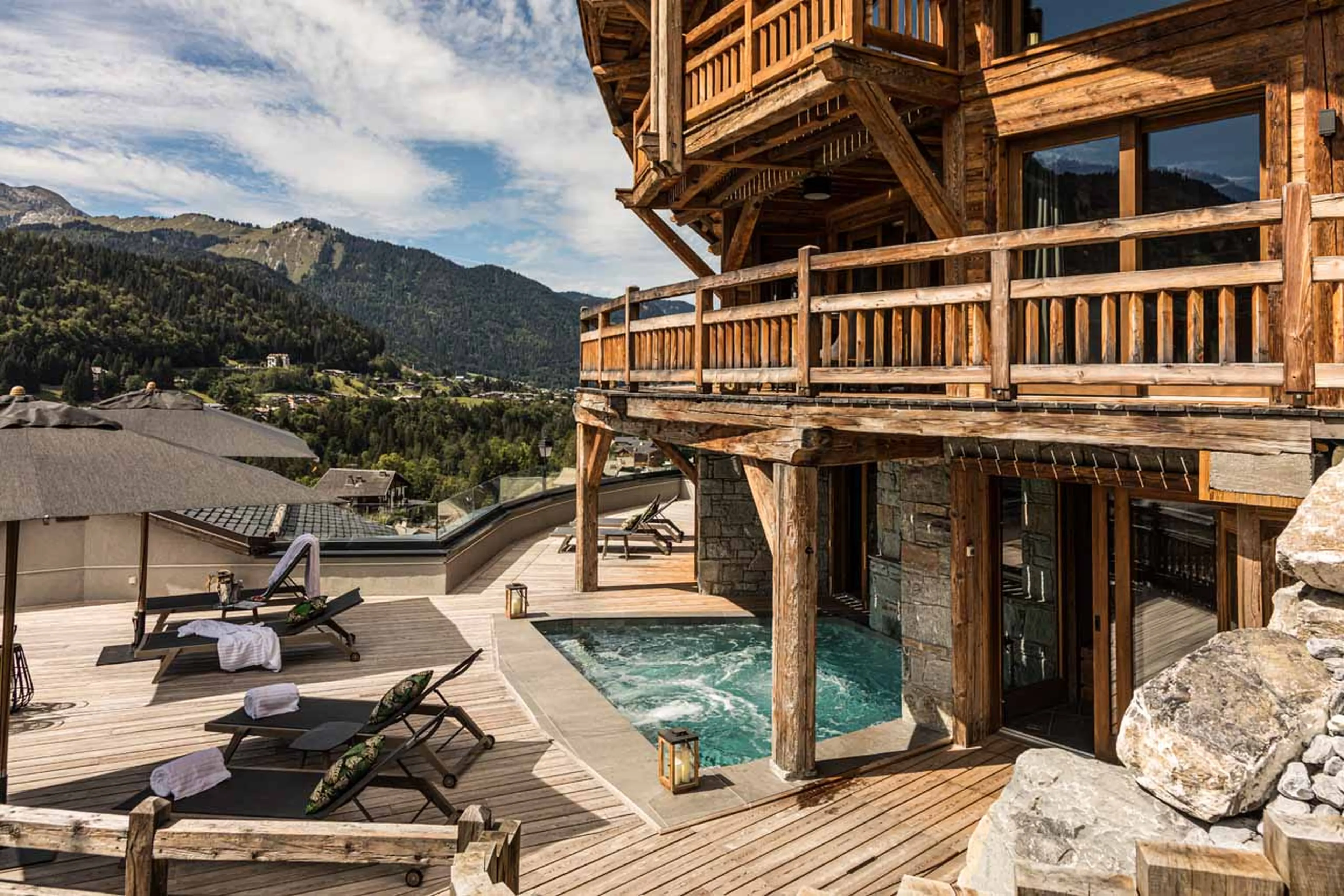 Exterior and terrace at ZEMS Lodge in Morzine