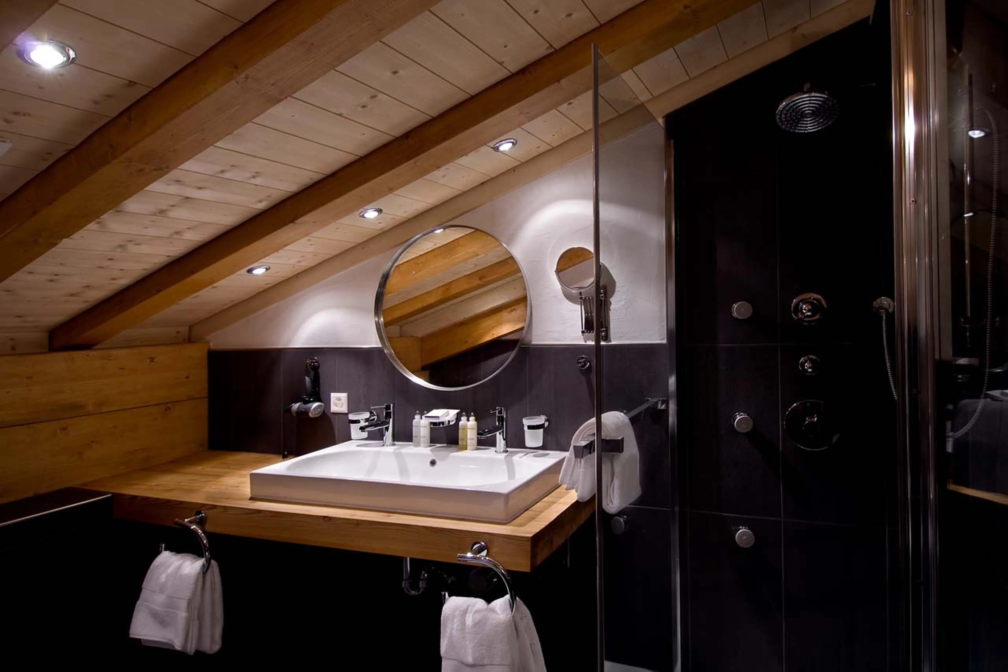 Bathroom two at Zermatt Lodge in Zermatt