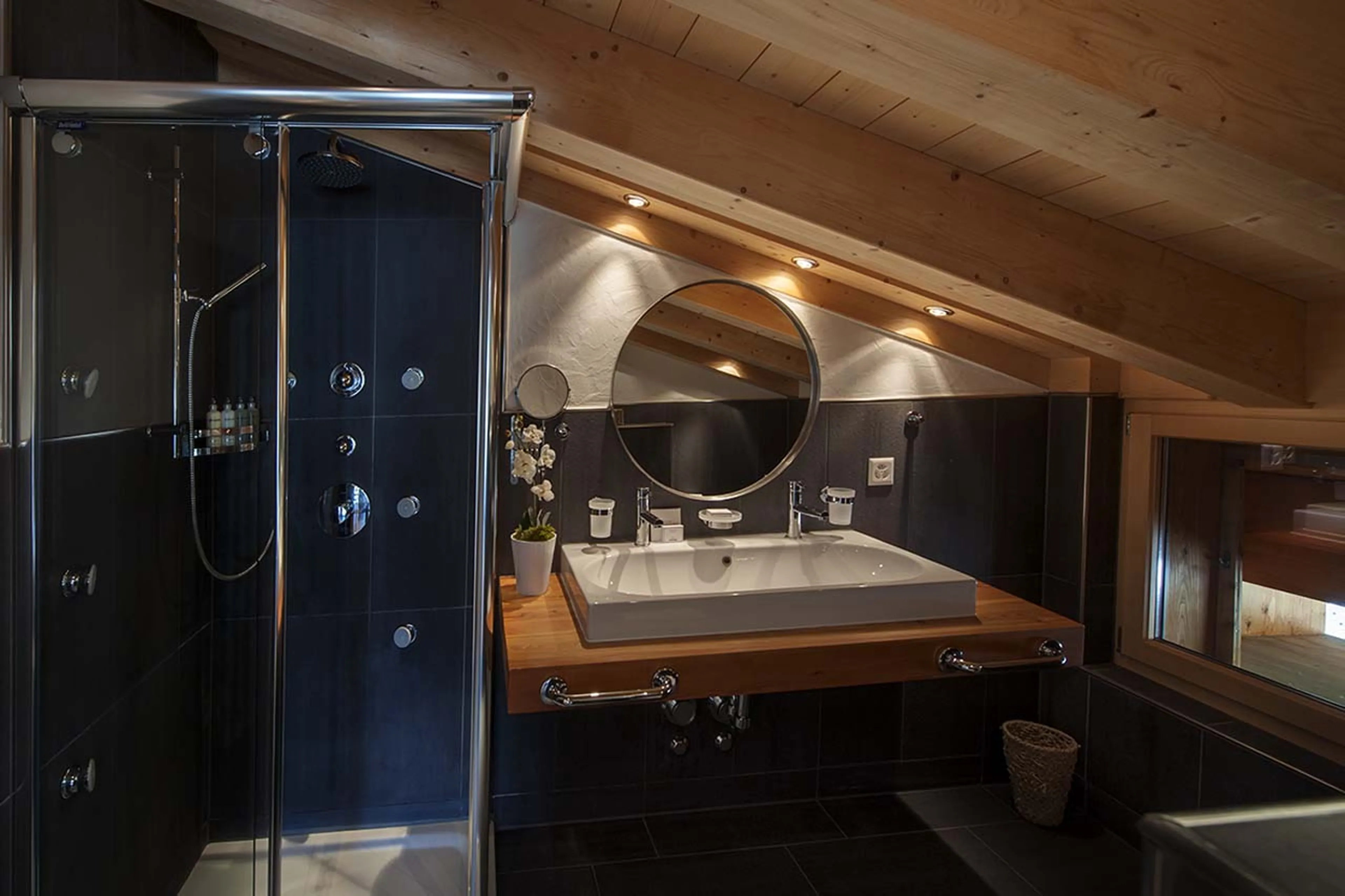 Bedroom five at Zermatt Lodge in Zermatt