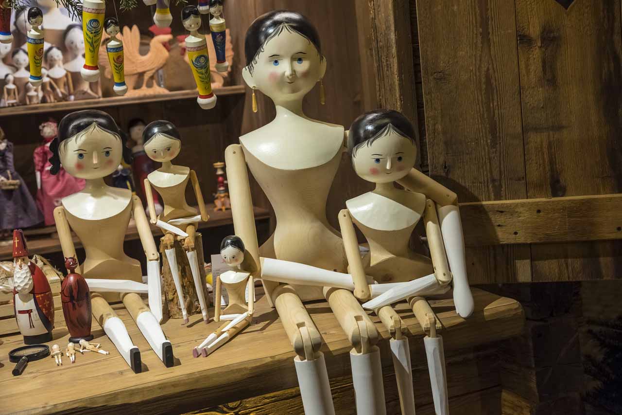 Wood carving in Val Gardena