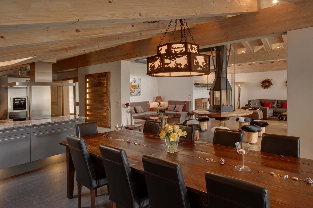 Dining room at Zermatt Lodge in Zermatt